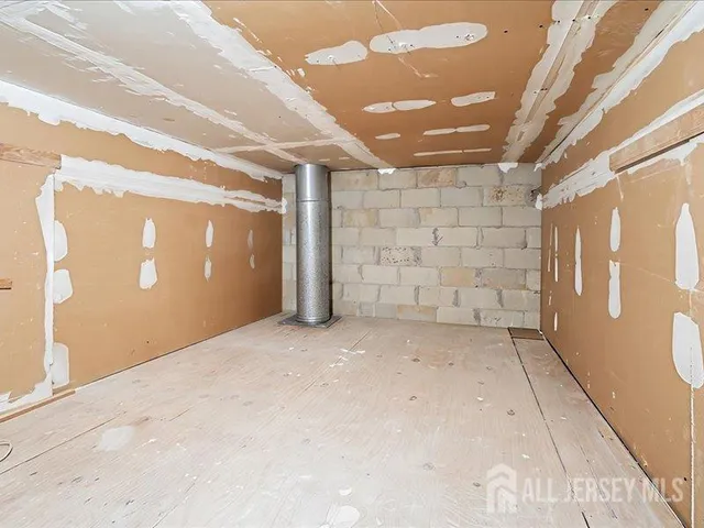 a view of empty room with windows