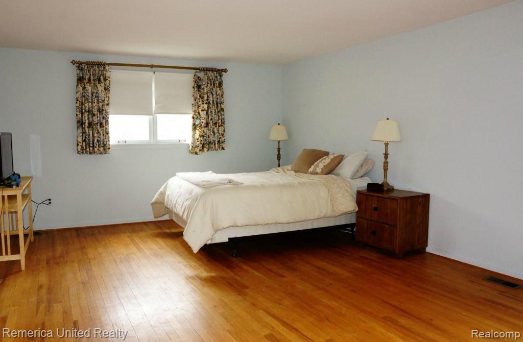 29700 Fox Grove Road Farmington Hills, MI 48334 - Photo 18 of 48