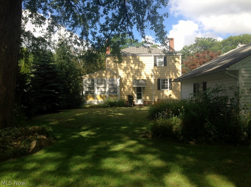 1663 Sunview Road Cleveland, OH 44124 - Photo 14 of 18