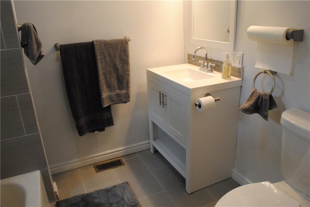 417 Bon Air Road Pittsburgh, PA 15235 - Photo 10 of 25 Gallery Image 10