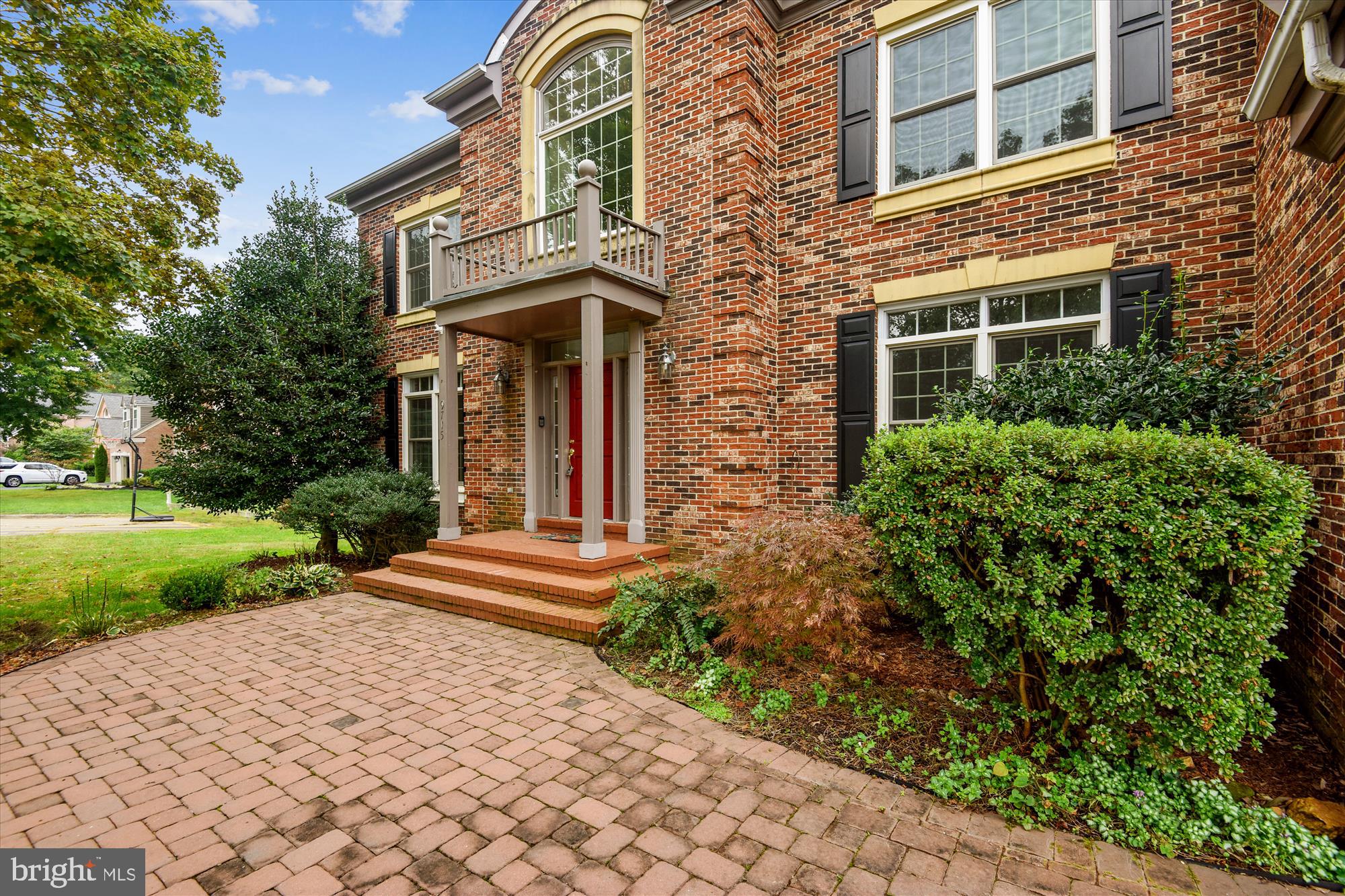 9715 Middleton Ridge Road Vienna, VA 22182 - Photo 2 of 29 front view of a building