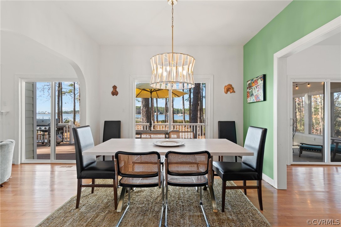 Eat-In Kitchen