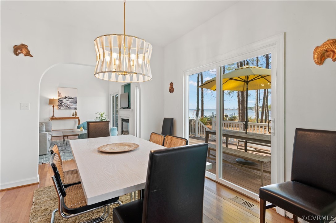 Eat-In Kitchen