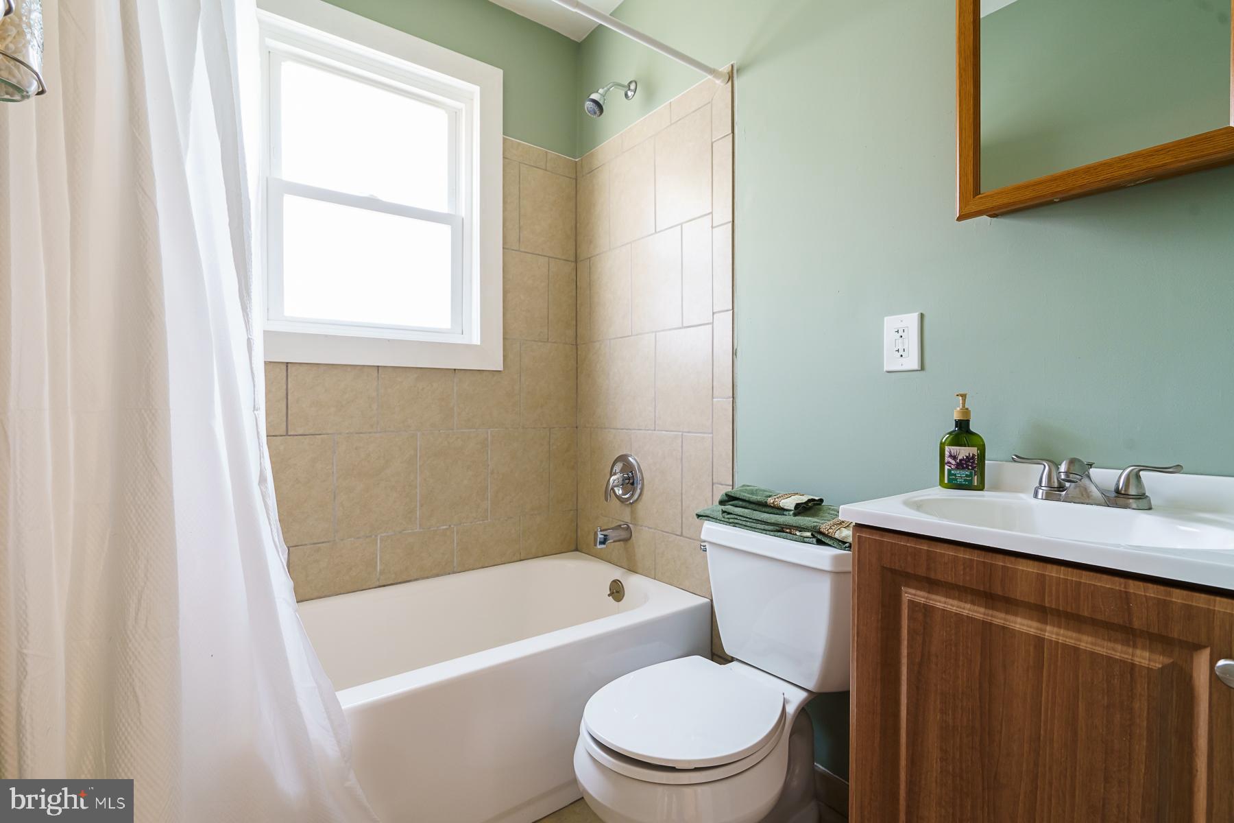 111 West Forestview Road Brookhaven, PA 19015 - Photo 15 of 20 Full Bathroom