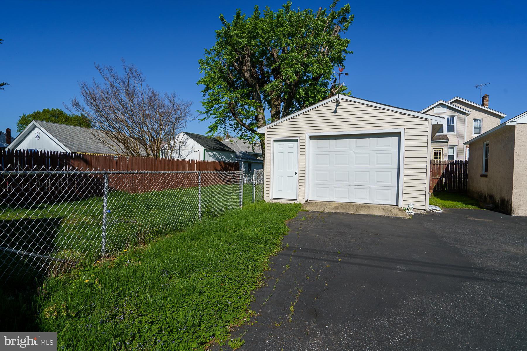 Detached Garage