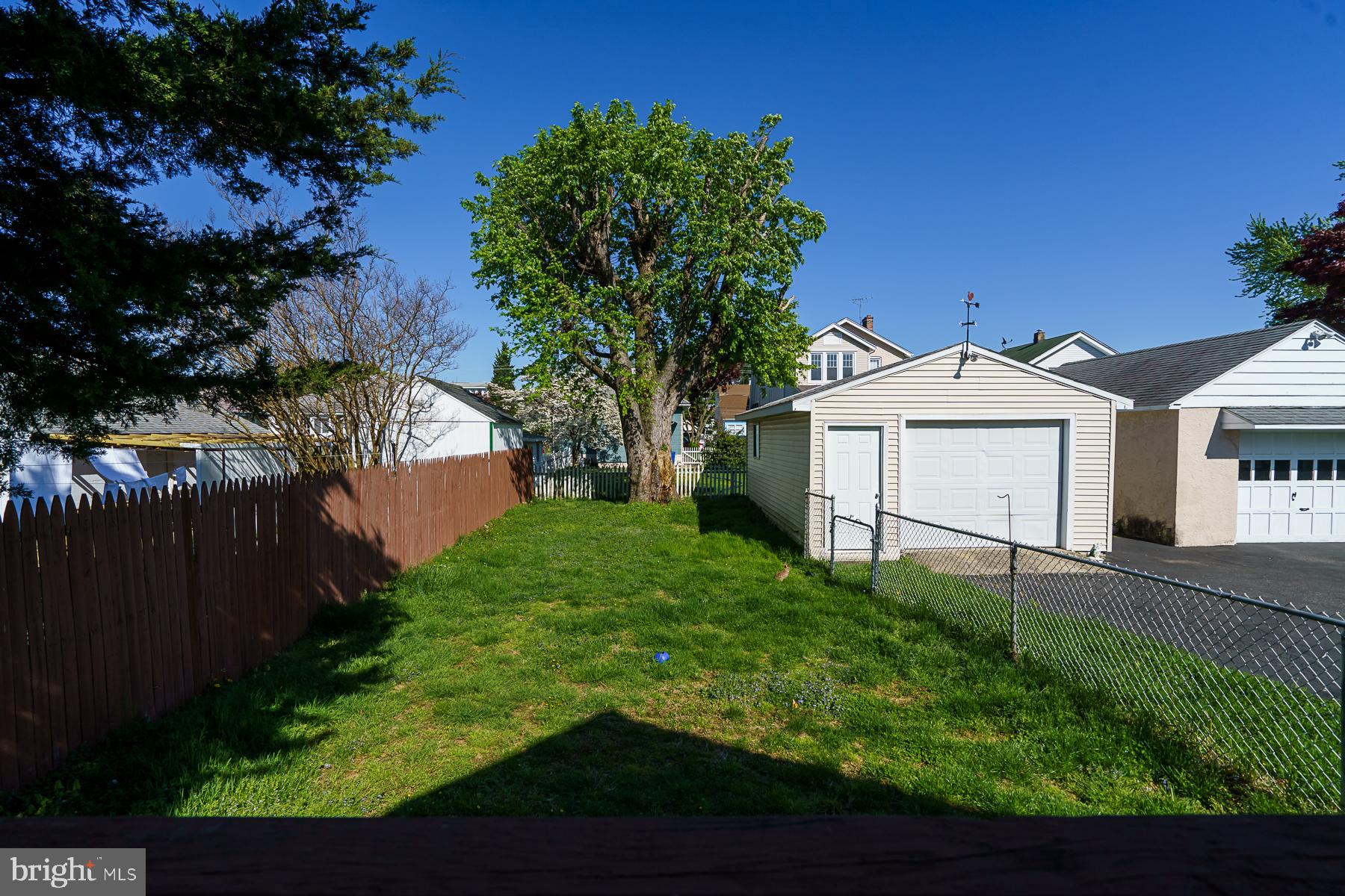 Detached Garage