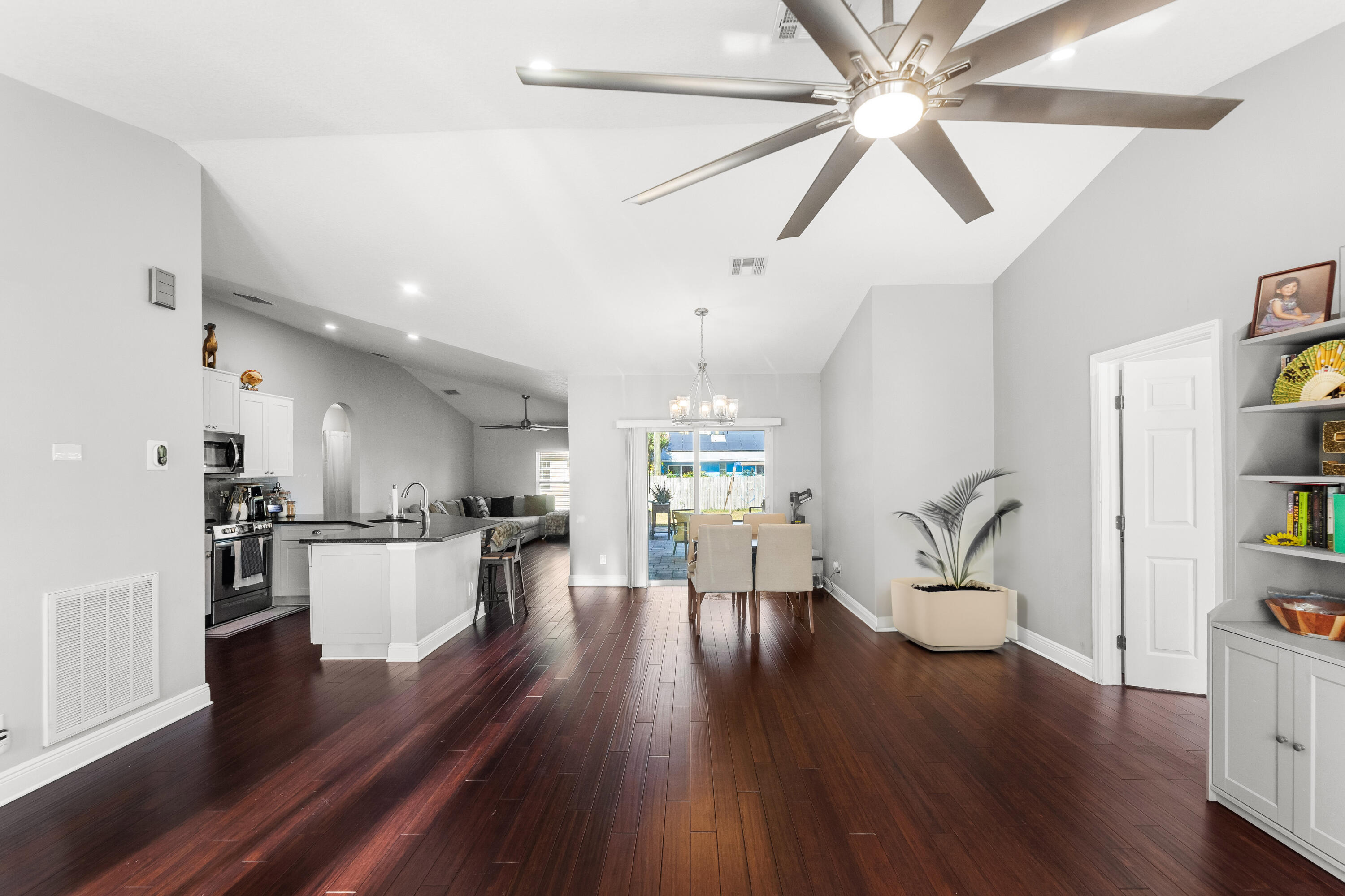 3037 Southeast Iris Street Stuart, FL 34997 - Photo 9 of 36 Image23