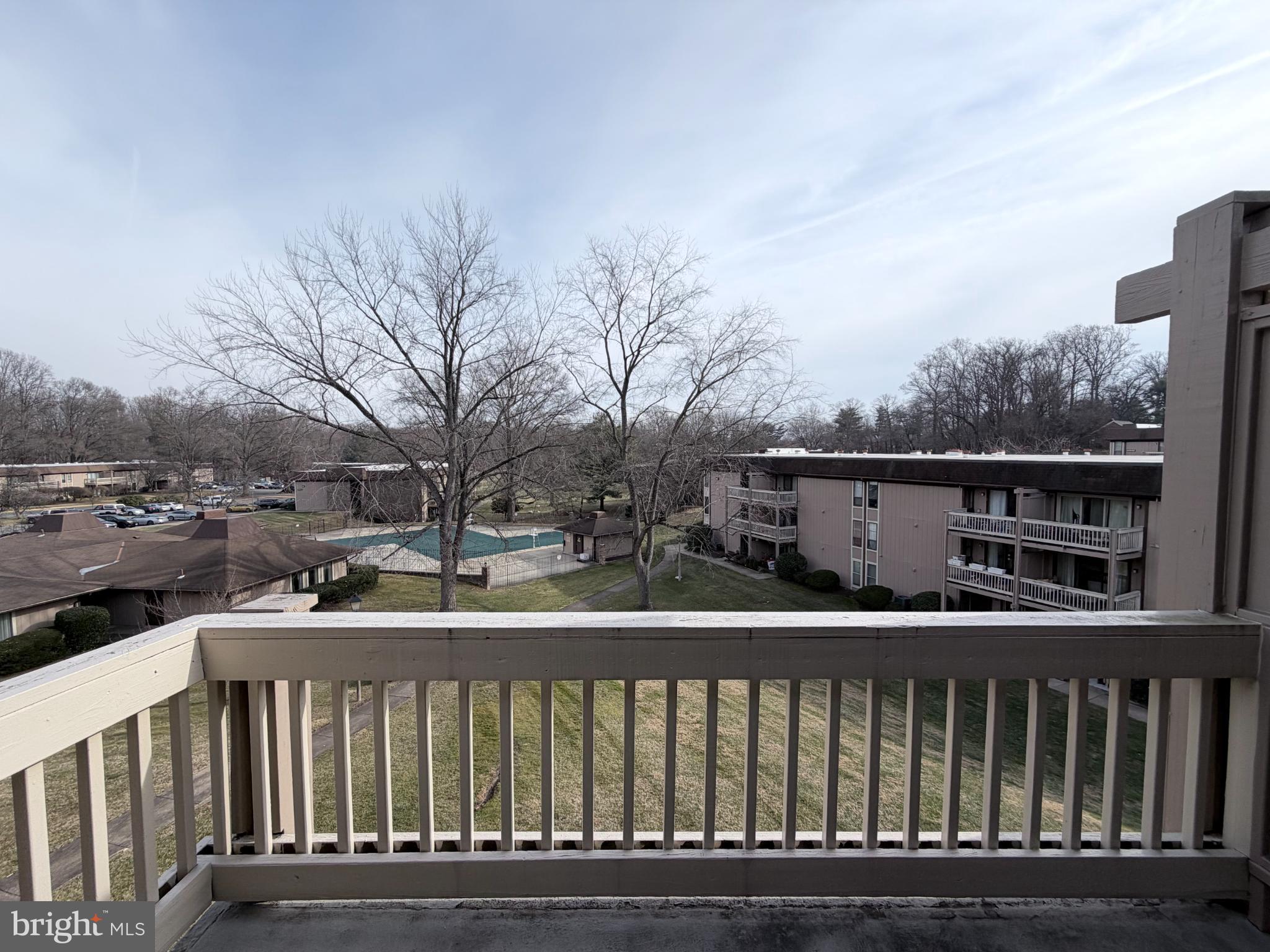 5823 S Royal Ridge Drive Springfield, VA 22152 - Photo 10 of 30 a balcony with street view