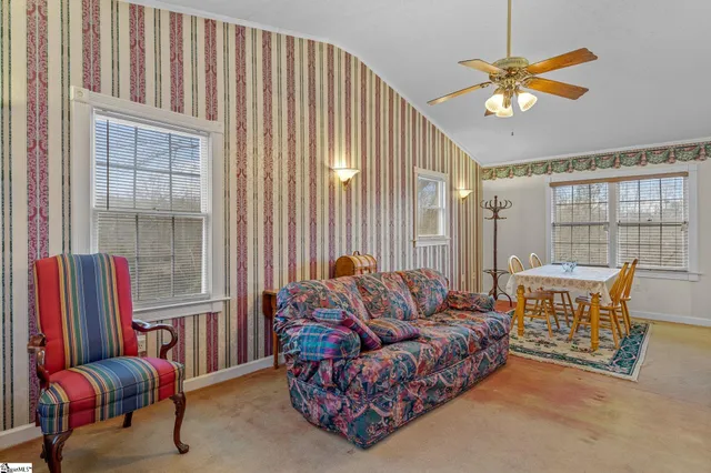 $370,000 | 573 State Rd S-39-122, Liberty, SC 29657