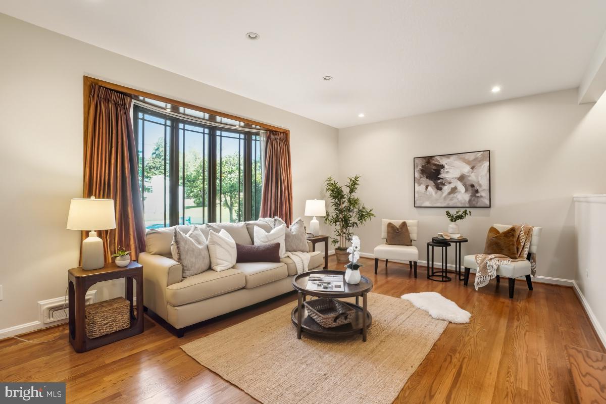 418 Neale Court Silver Spring, MD 20901 - Photo 2 of 33 Step-down living room with bow window!
