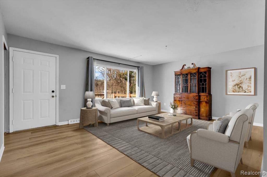 911 South Duck Lake Road Milford, MI 48381 - Photo 19 of 35 Gallery Image 19