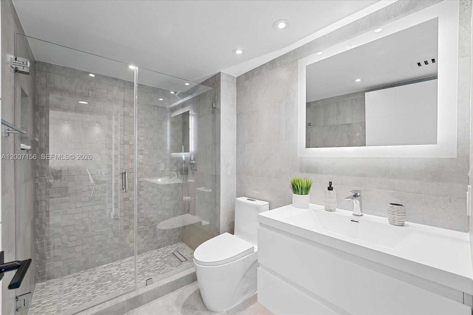90 Alton Road, Unit 2505 Miami Beach, FL 33139 - Photo 11 of 18