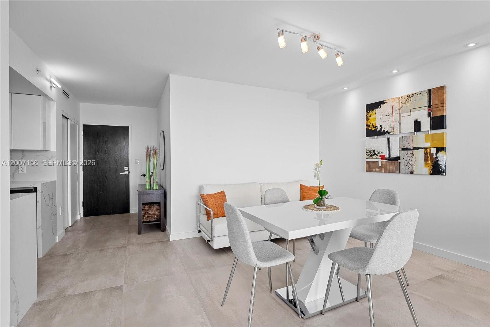 90 Alton Road, Unit 2505 Miami Beach, FL 33139 - Photo 13 of 18