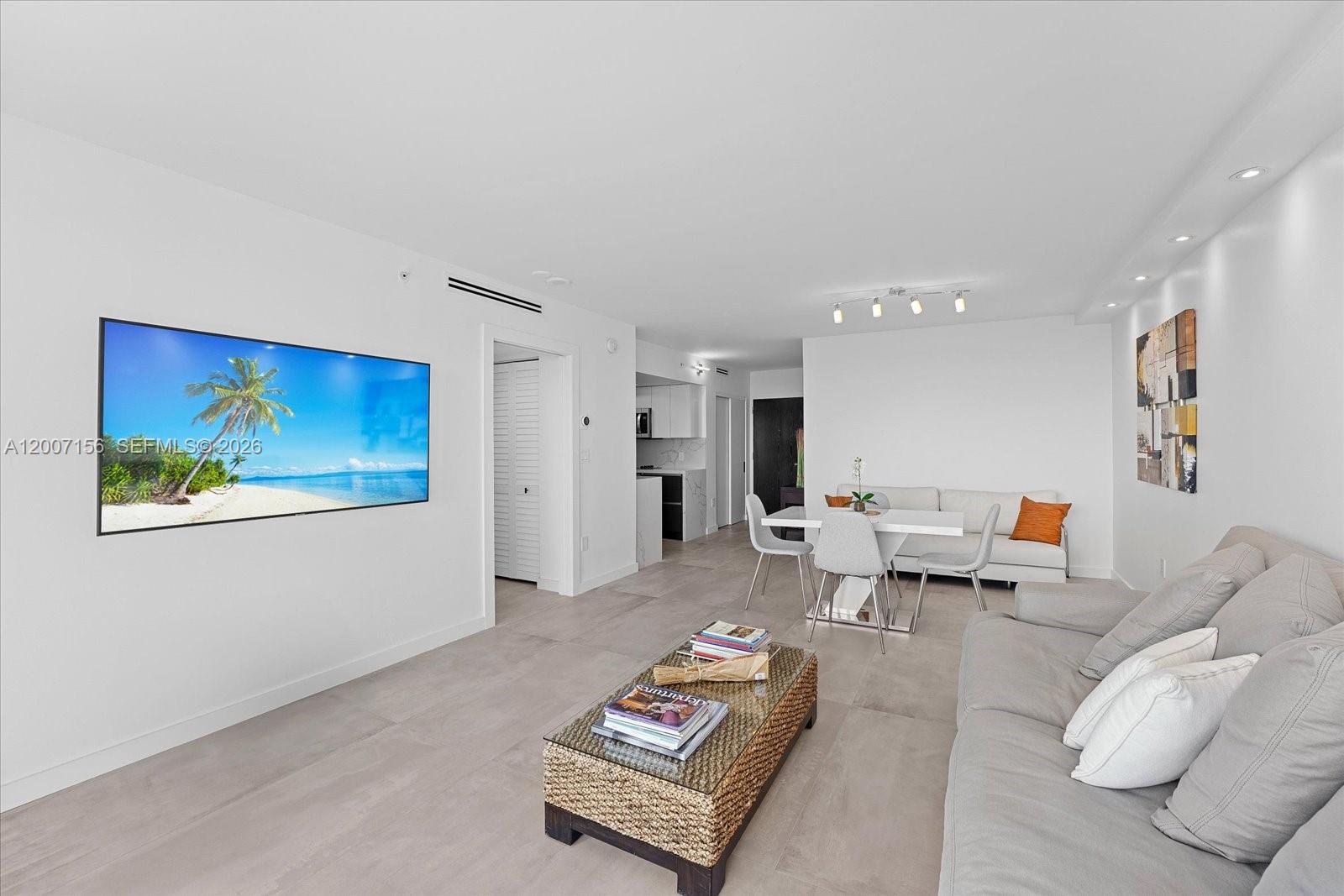 90 Alton Road, Unit 2505 Miami Beach, FL 33139 - Photo 15 of 18