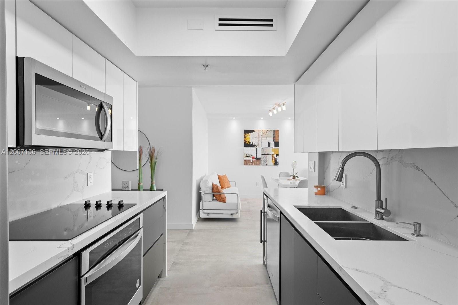 90 Alton Road, Unit 2505 Miami Beach, FL 33139 - Photo 4 of 18
