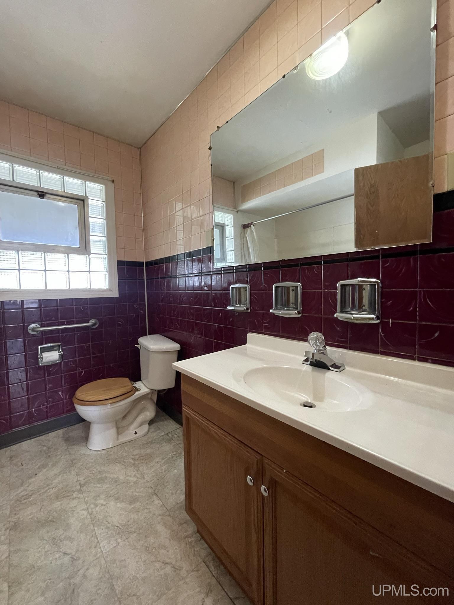 102 West Fall Street L'Anse, MI 49946 - Photo 15 of 43