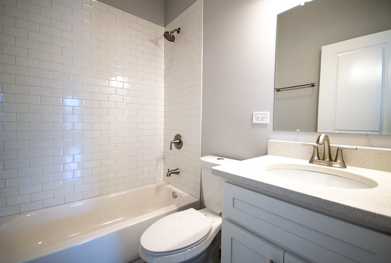 1044 West 18th Street, Unit 3F Chicago, IL 60608 - Photo 7 of 8 a bathroom with a sink a toilet and bathtub