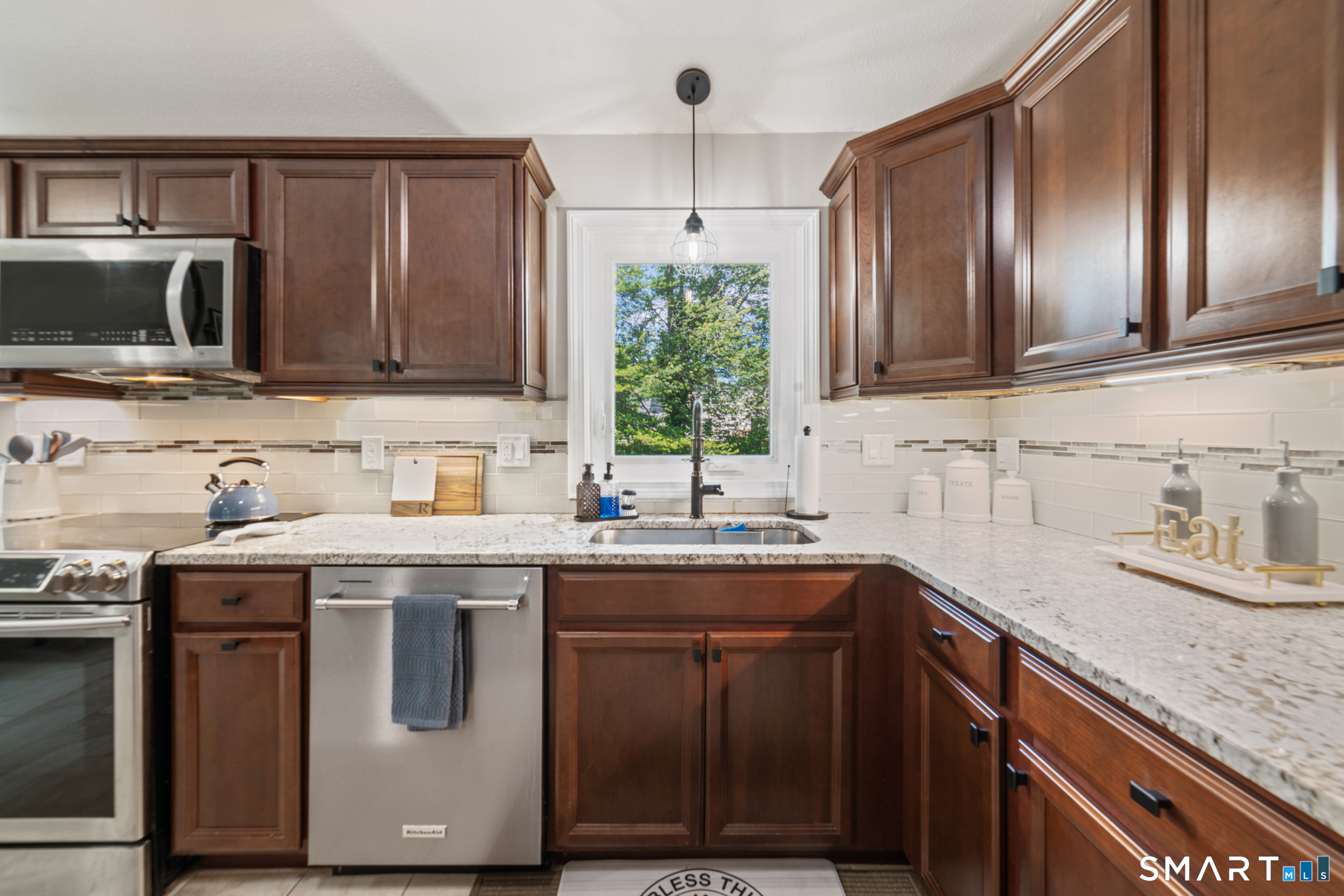 24 Maple Avenue Wolcott, CT 06716 - Photo 7 of 40