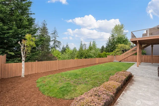 a view of a backyard with barn