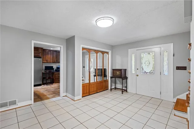 a view of a livingroom with furniture and an entryway