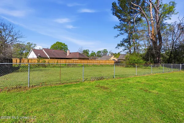 $250,000 | 221 Belaire Drive, Pearl, MS 39208