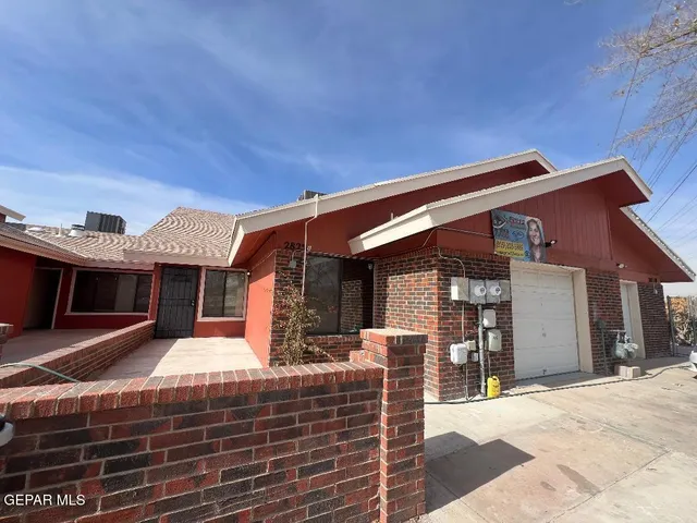 a front view of house with yard