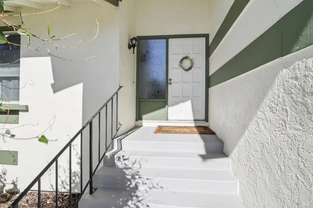 a view of an entryway with workspace