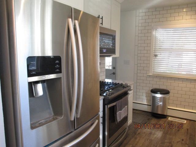3918 Pinecrest Road Rockford, IL 61107 - Photo 9 of 21 a kitchen with stainless steel appliances a refrigerator and a stove
