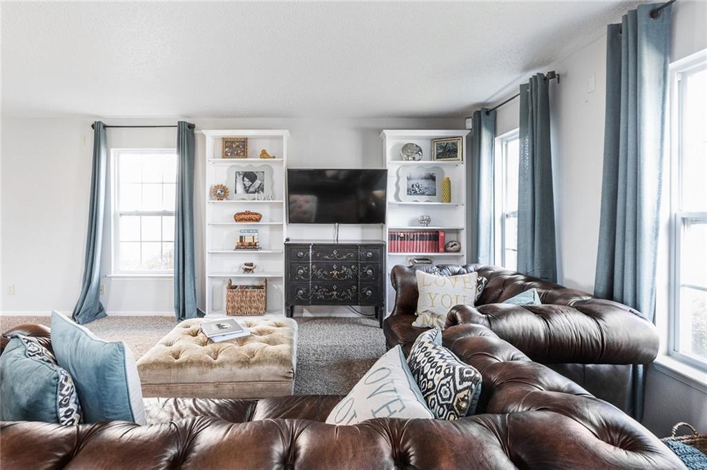 10401 Corning Way Fishers, IN 46038 - Photo 3 of 26 Gallery Image 3