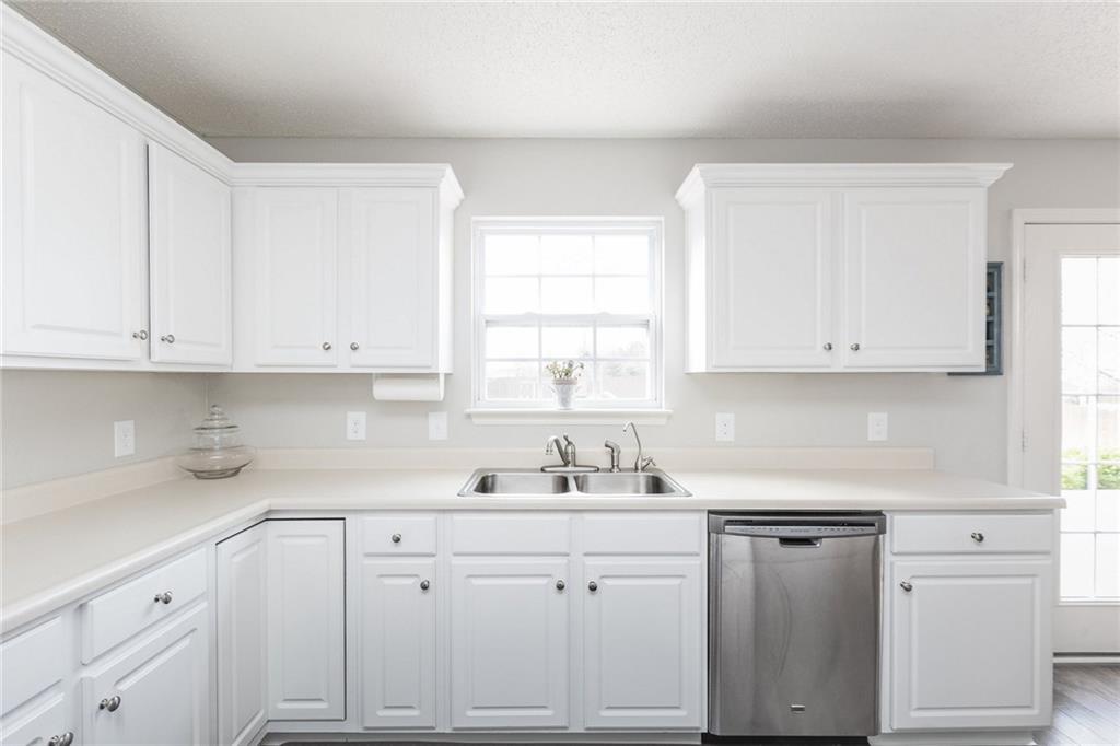 10401 Corning Way Fishers, IN 46038 - Photo 6 of 26 Gallery Image 6
