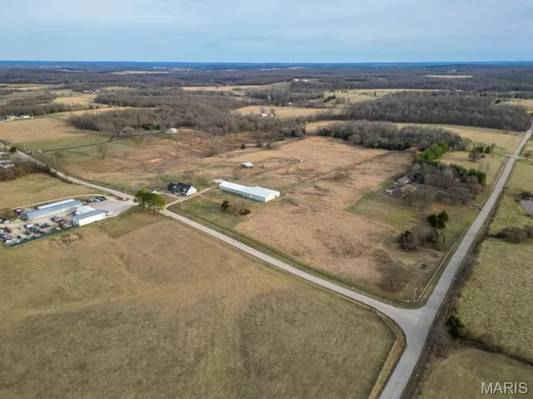 $649,900 | 24110 Evanston Road, Lebanon, MO 65536