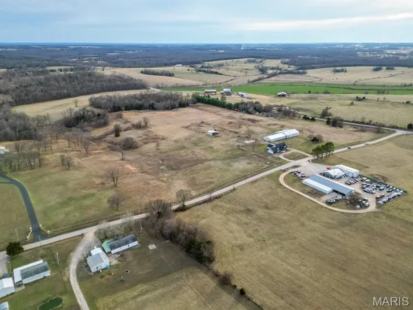 $649,900 | 24110 Evanston Road, Lebanon, MO 65536