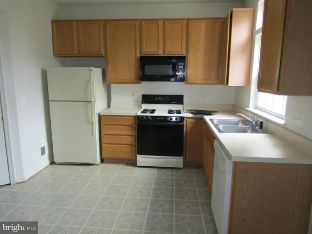 $2,700 | 21076 Bitterroot Terrace, Ashburn, VA 20147