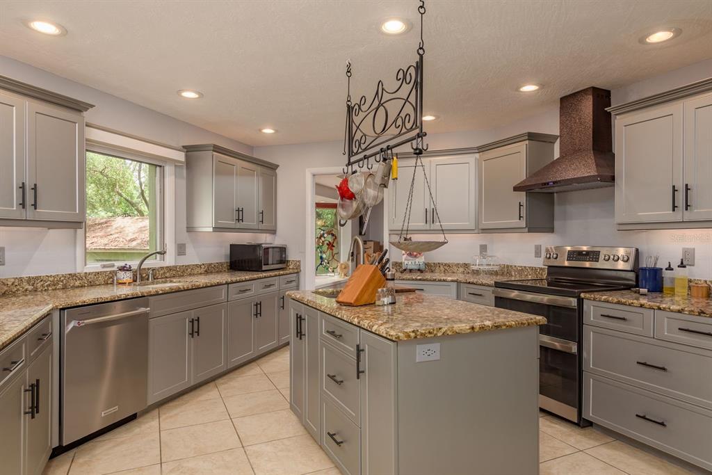 2279 Ranchette Lane Dunedin, FL 34698 - Photo 9 of 50