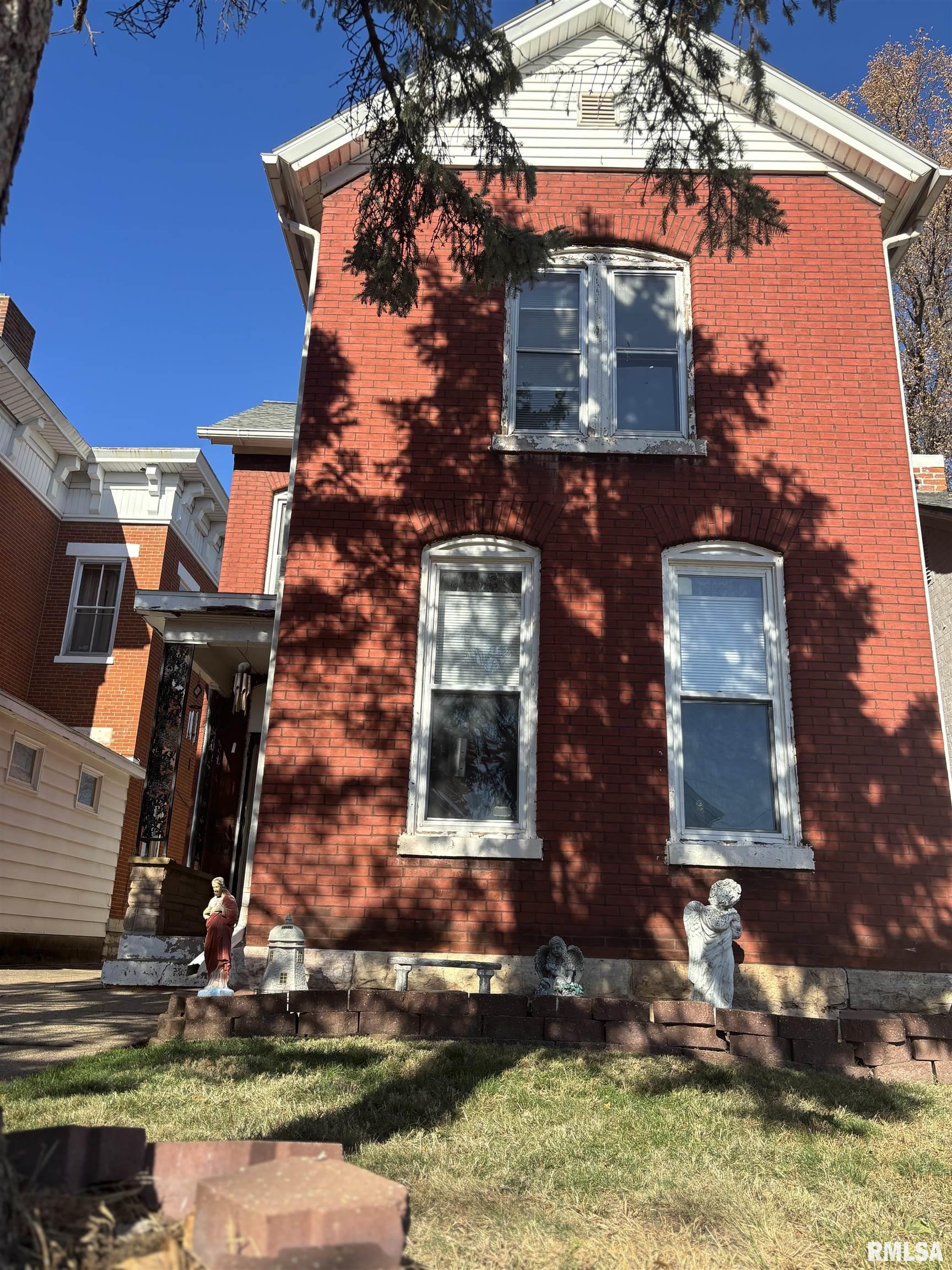 1405 Spring Street Quincy, IL 62301 - Photo 2 of 14