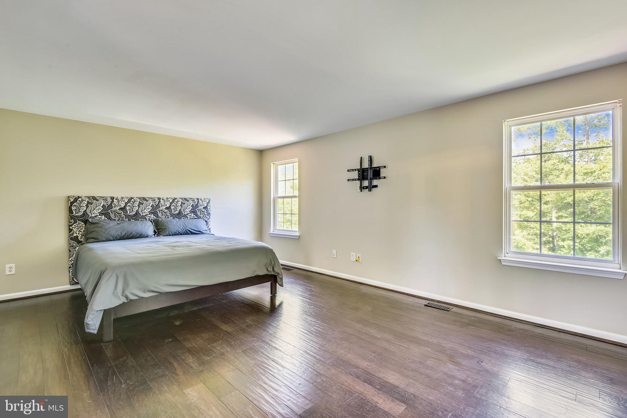 8174 WB&A Road Severn, MD 21144 - Photo 20 of 36 Owner's suite! Custom headboard & bed frame convey