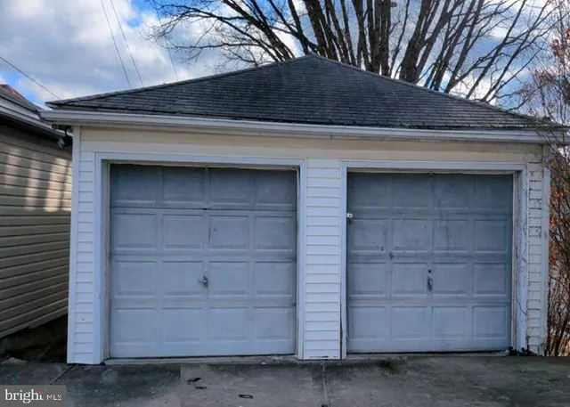 a view of a house with a tree