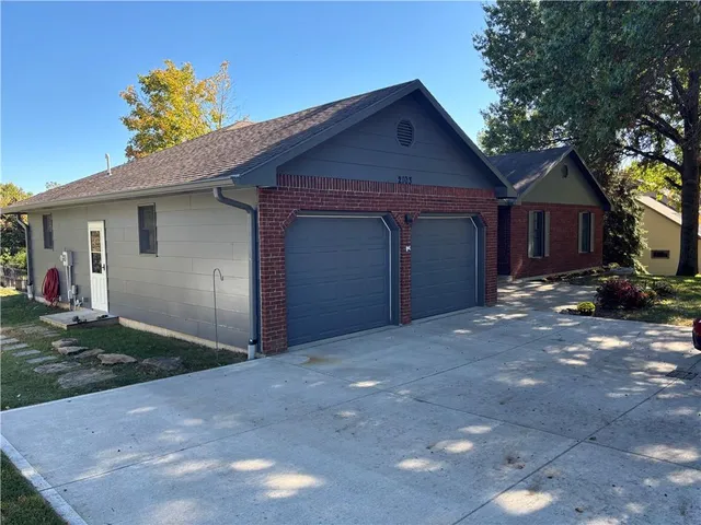 $539,900 | 2103 85th Road Northeast, St. Joseph, MO 64507