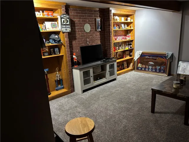 $539,900 | 2103 85th Road Northeast, St. Joseph, MO 64507