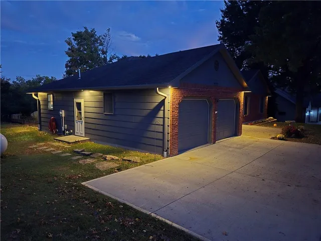 $539,900 | 2103 85th Road Northeast, St. Joseph, MO 64507