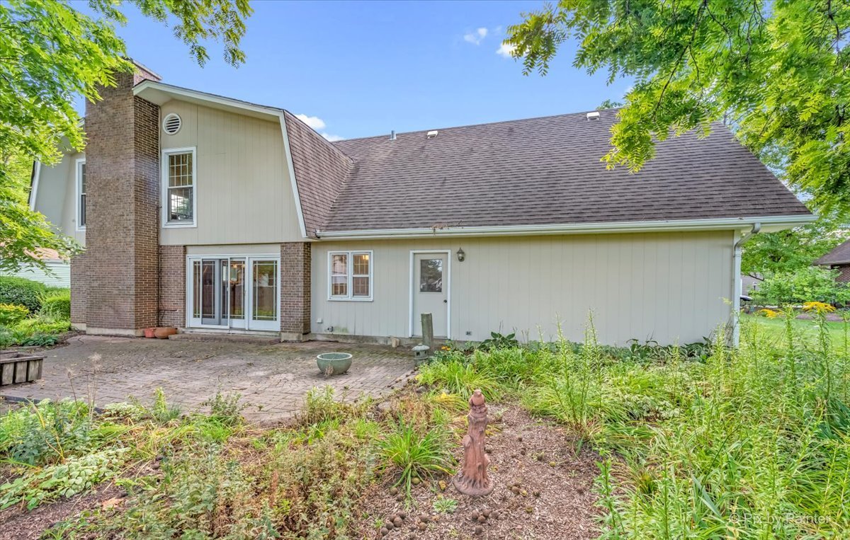 8 Woodbine Road Rolling Meadows, IL 60008 - Photo 40 of 44 a front view of a house with garden
