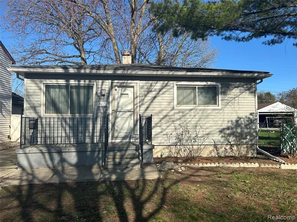 $1,350 | 4471 Croissant Street, Dearborn Heights, MI 48125