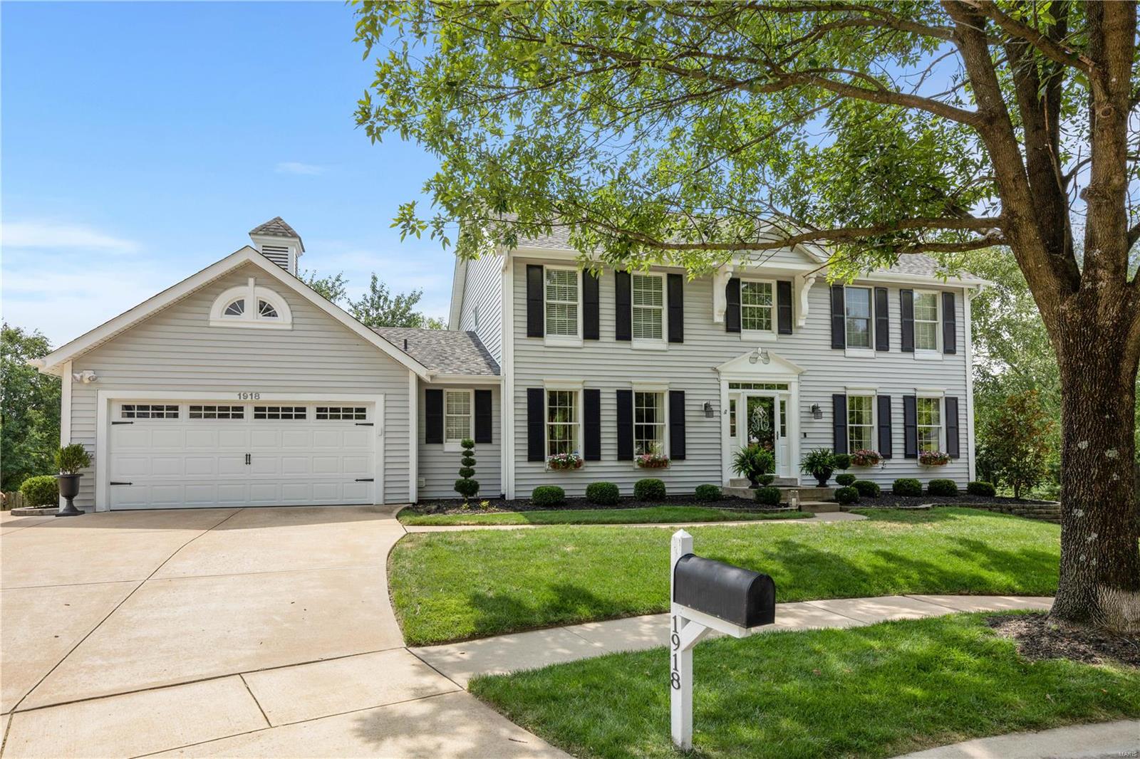 1918 Grayson Ridge Court Chesterfield, MO 63017 - Photo 3 of 49 Gallery Image 3