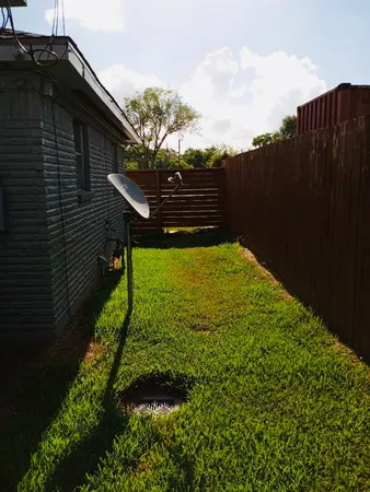 a view of a backyard with pathway