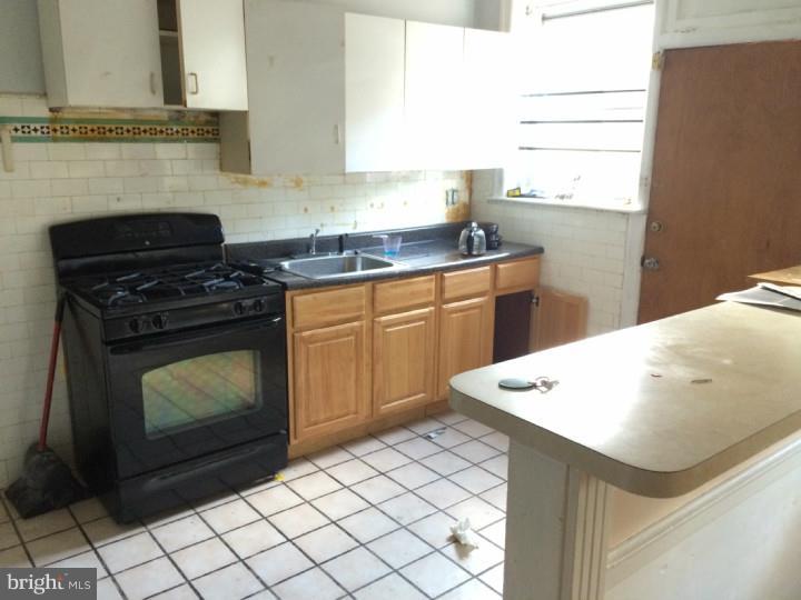 5209 Church Road Philadelphia, PA 19131 - Photo 11 of 25 Kitchen