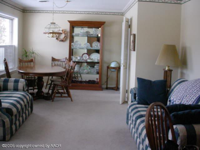 6303 Gainsborough Road Amarillo, TX 79106 - Photo 2 of 12 a living room with furniture and a window
