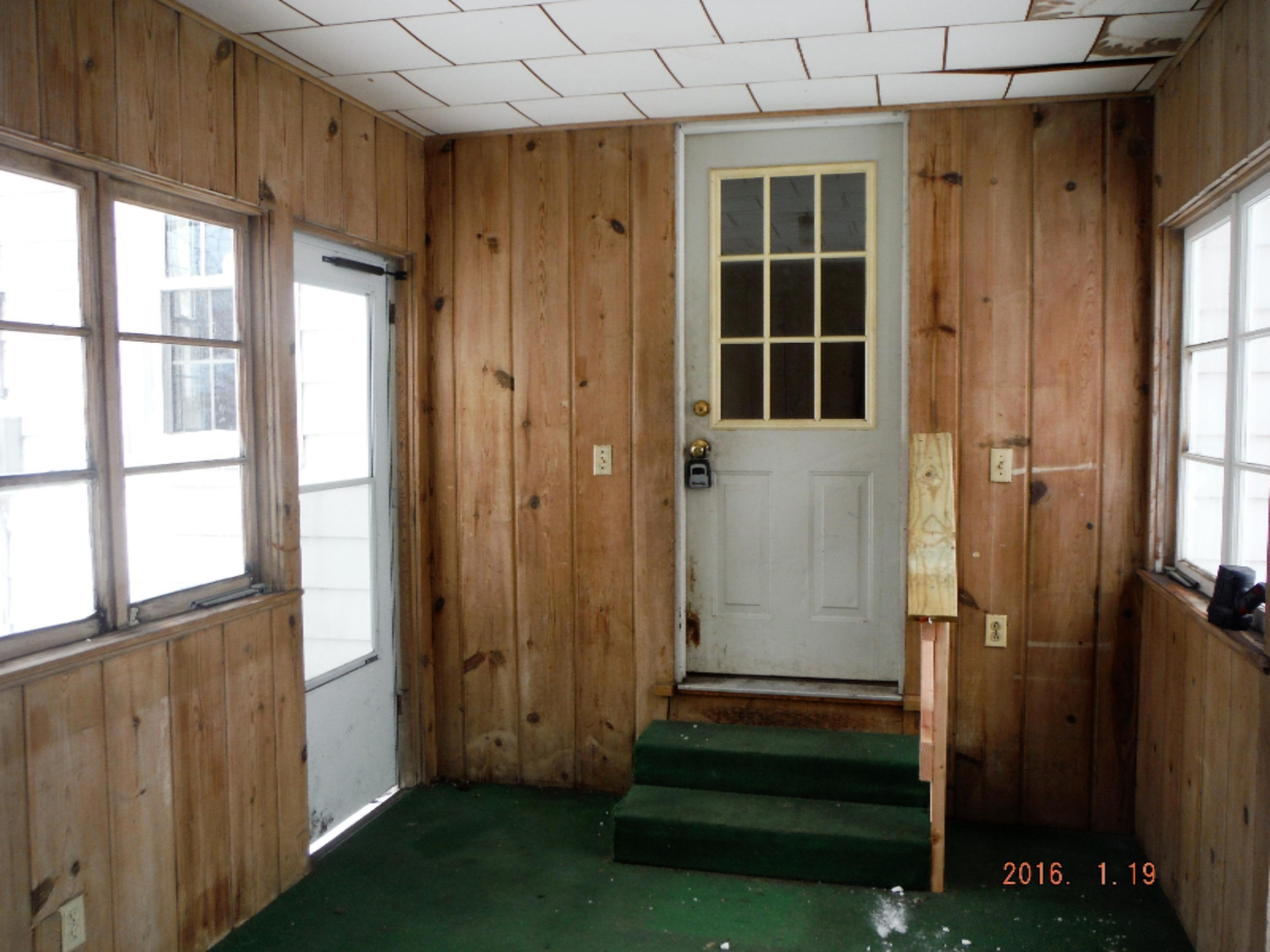 2983 Eastland Road Muskegon, MI 49441 - Photo 13 of 19 breeze way