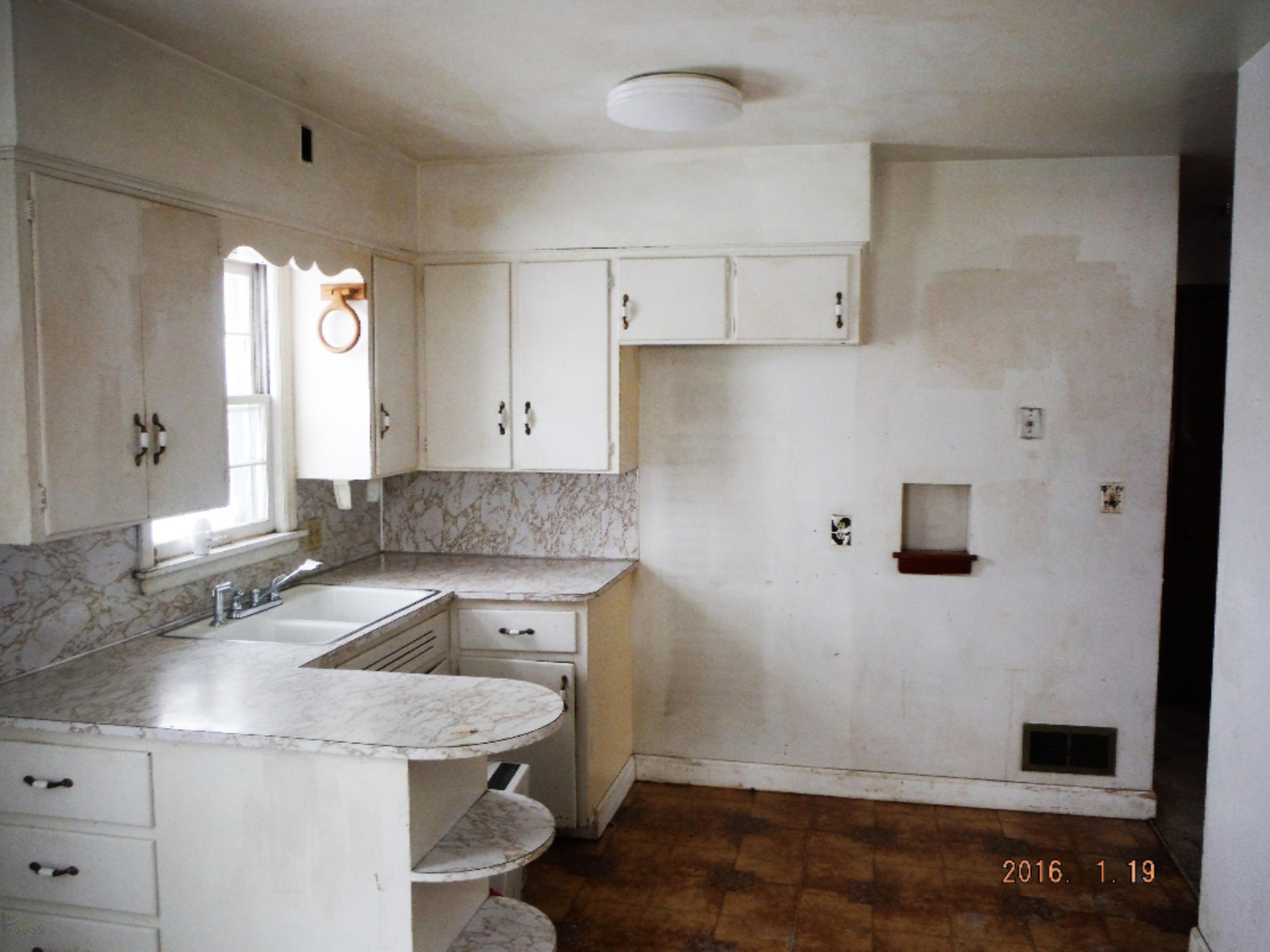 2983 Eastland Road Muskegon, MI 49441 - Photo 3 of 19 kitchen