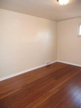 548 Springfield Pittsburgh, PA 15220 - Photo 9 of 13 Gallery Image 9