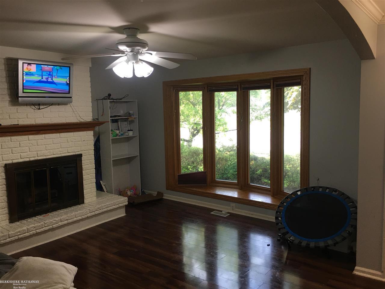8920 Clinton River Road Sterling Heights, MI 48314 - Photo 3 of 13 50082920-2.JPG